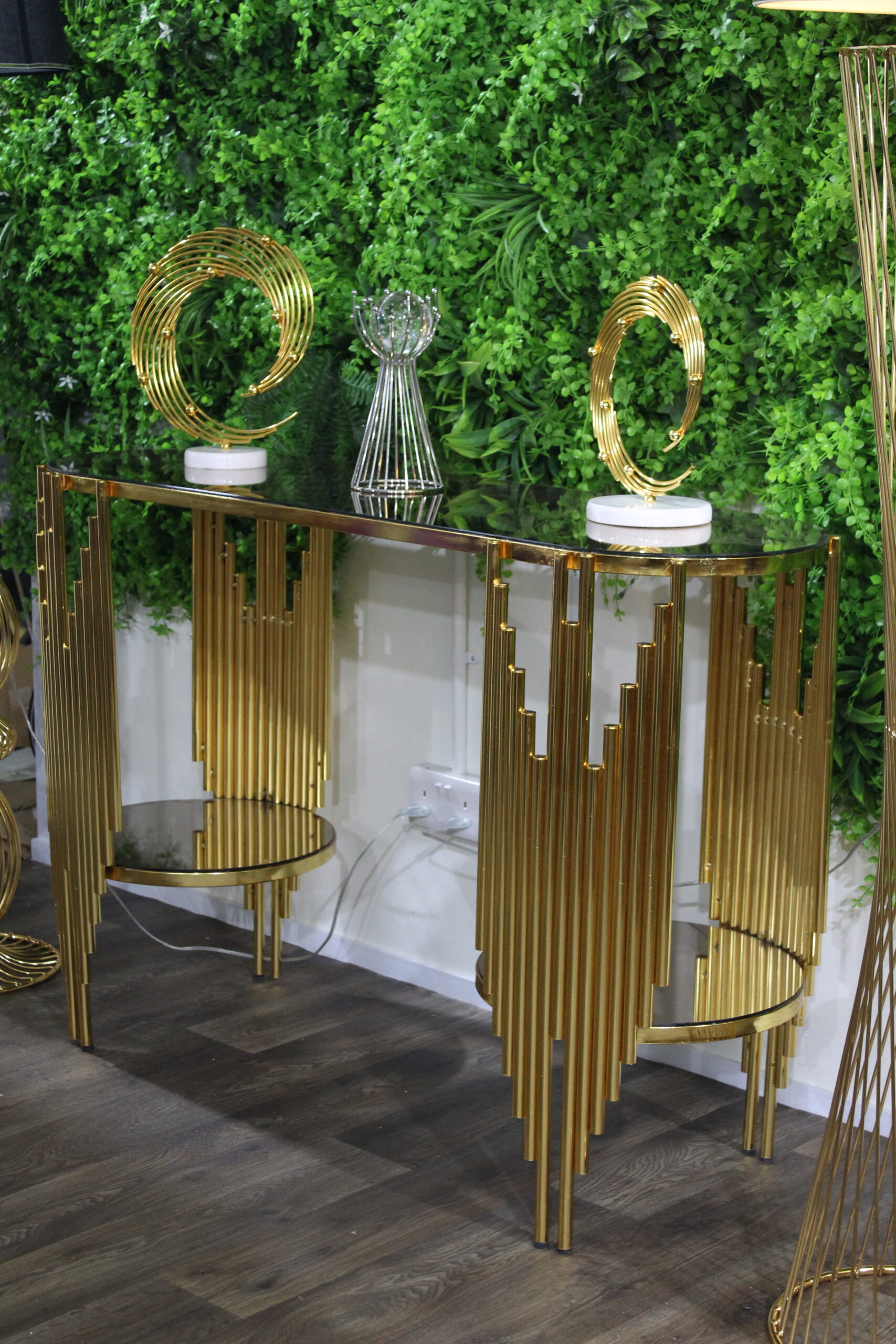Aurora Luxe Console – Bold, glamorous, unforgettable.