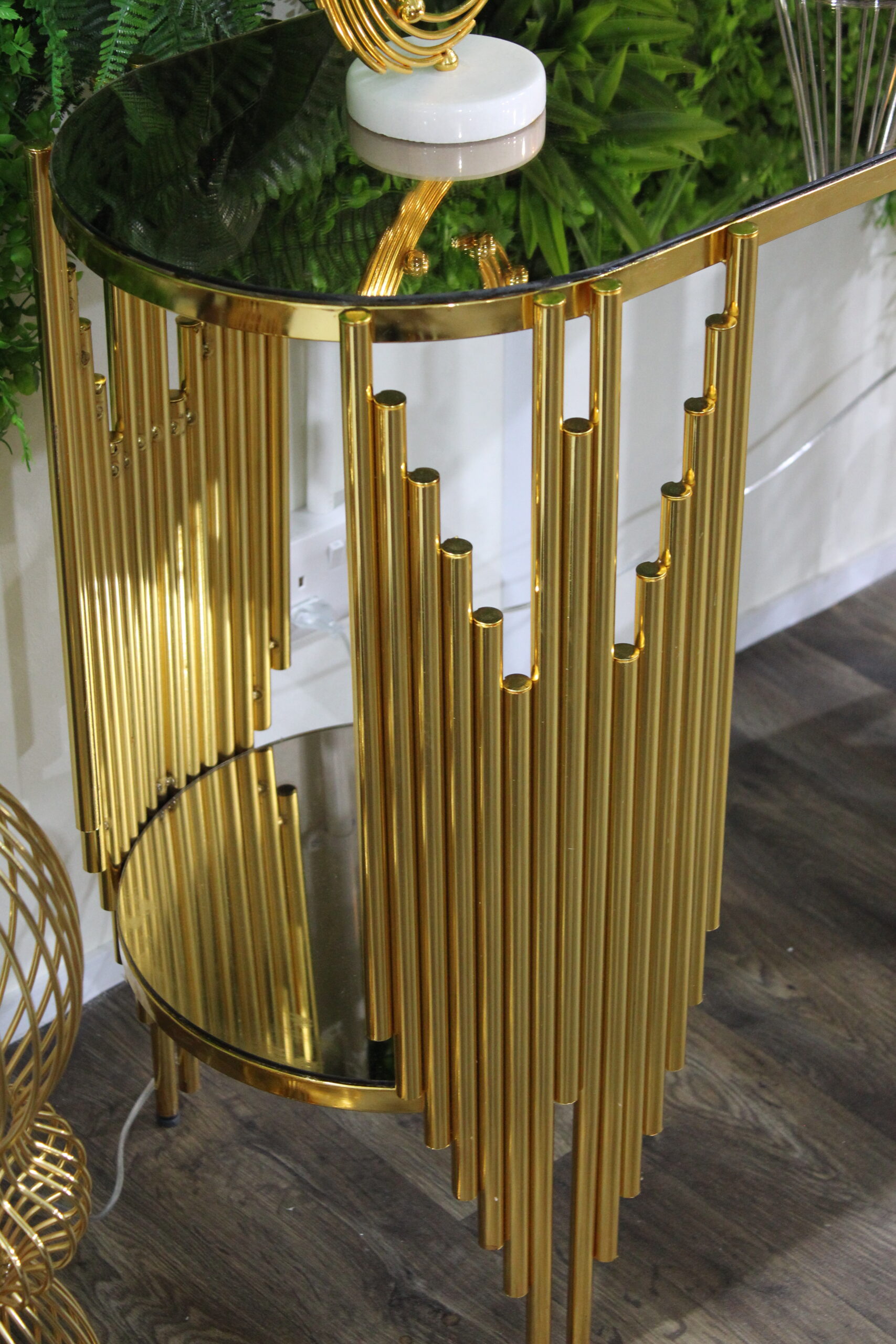 Aurora Luxe Console – Bold, glamorous, unforgettable.