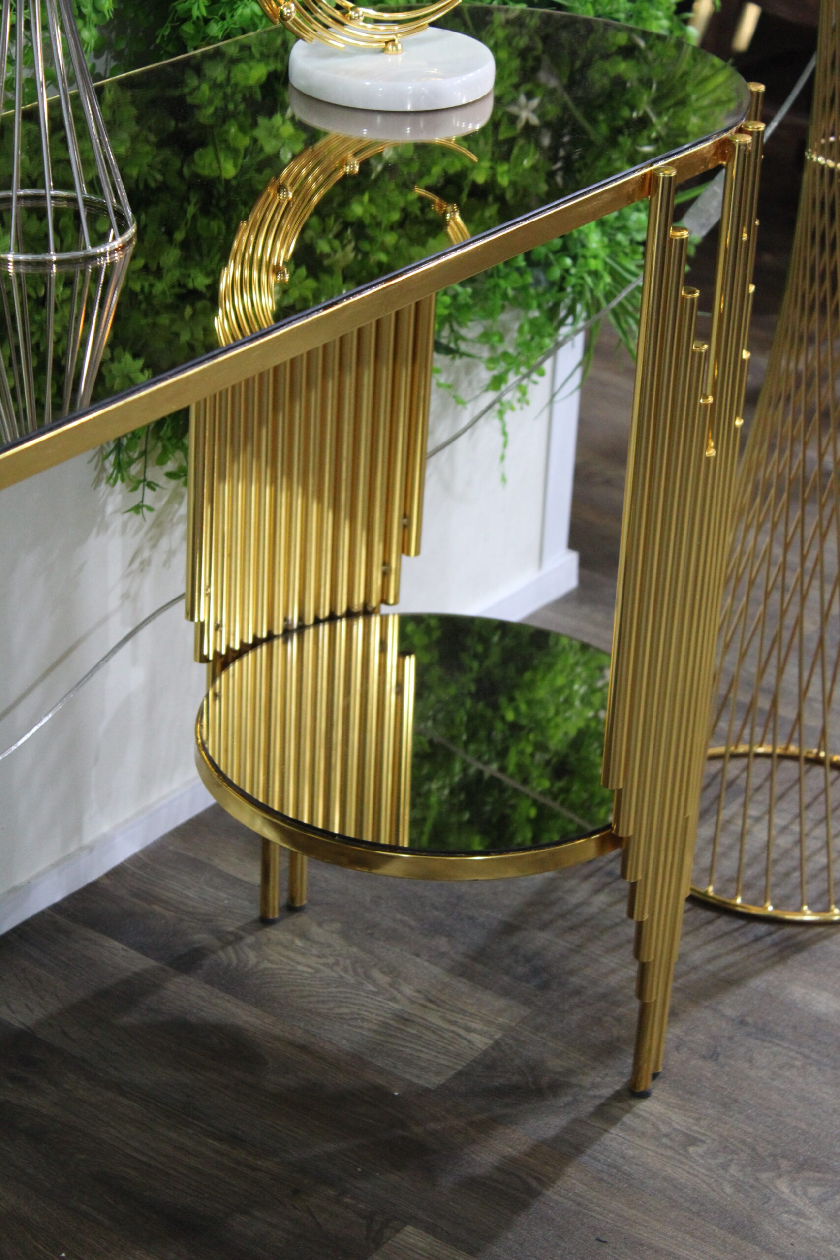 Aurora Luxe Console – Bold, glamorous, unforgettable.